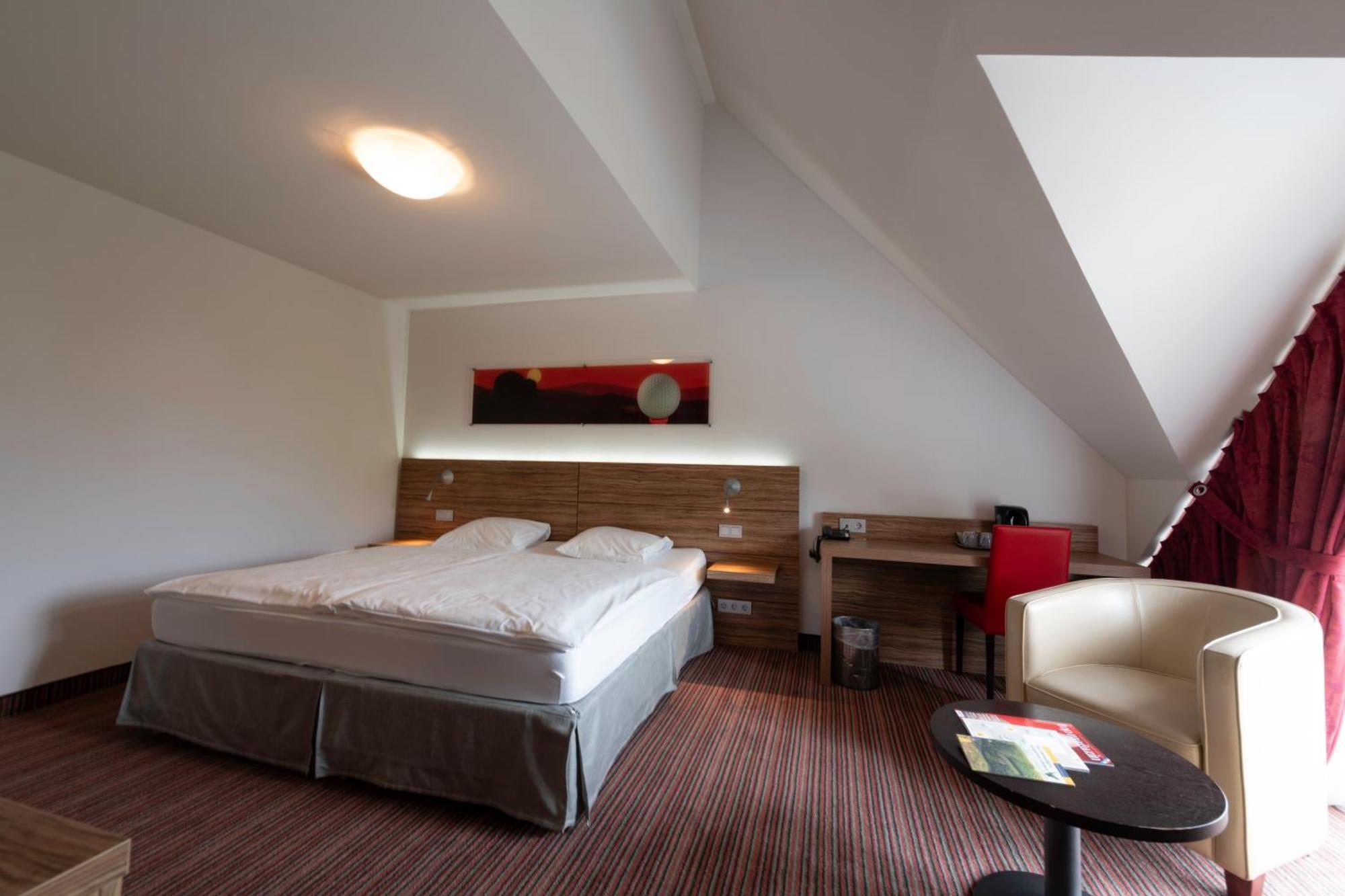 L'Hotel Et Restaurant Du Golf De Clervaux Eselborn Eksteriør billede