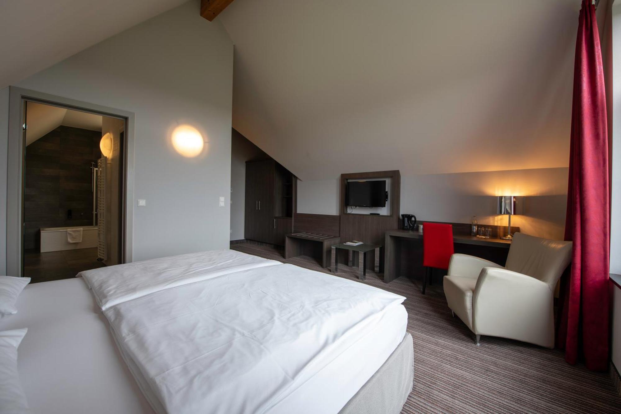 L'Hotel Et Restaurant Du Golf De Clervaux Eselborn Eksteriør billede